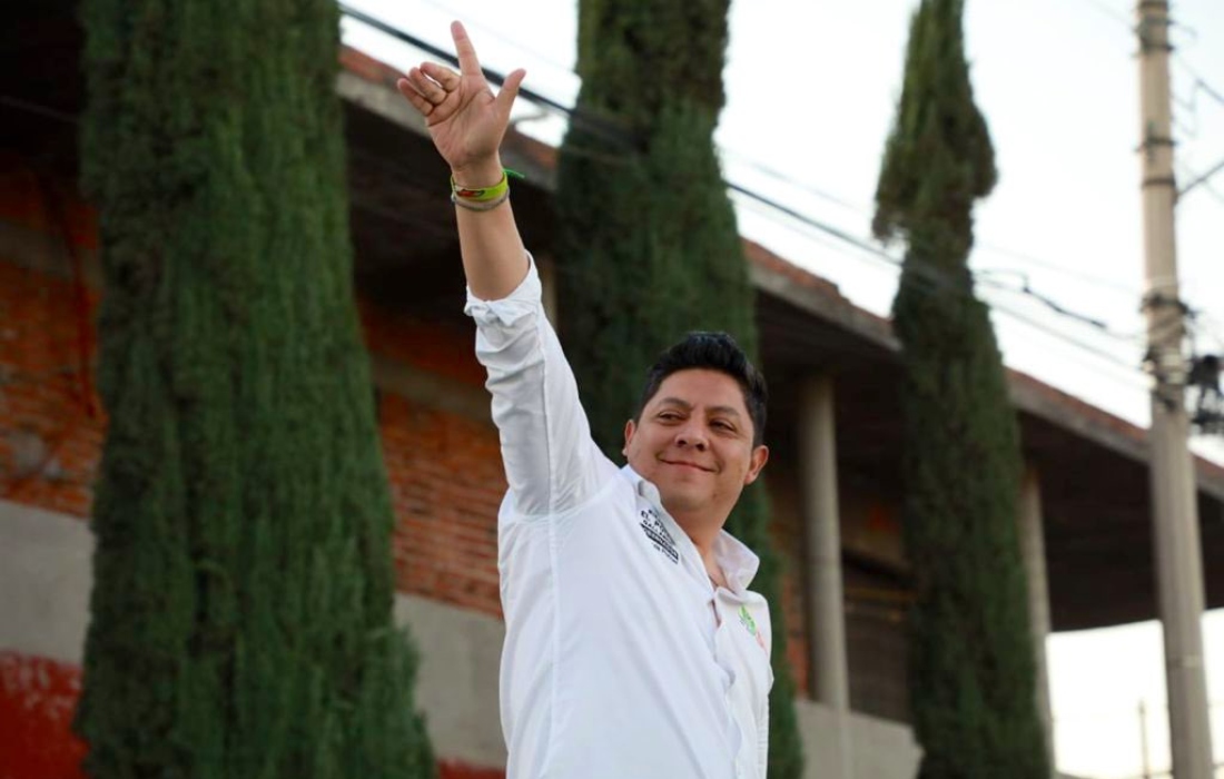 Sube Ricardo Gallardo 19 puntos en encuestas de preferencia; Mónica Rangel cae a 13