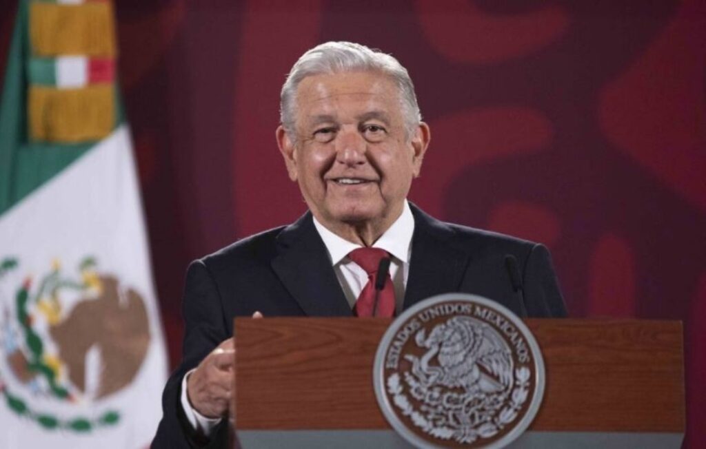 Anuncia López Obrador reunión con Ken Salazar en Tapachula para abordar tema migratorio