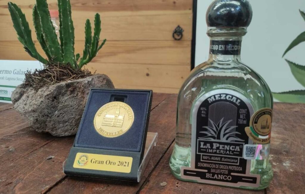 Mezcales potosinos se llevan medalla de oro y 2 de plata en el Spirits Selection 2022