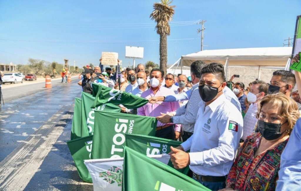 Ricardo Gallardo inicia obra de camino al aeropuerto