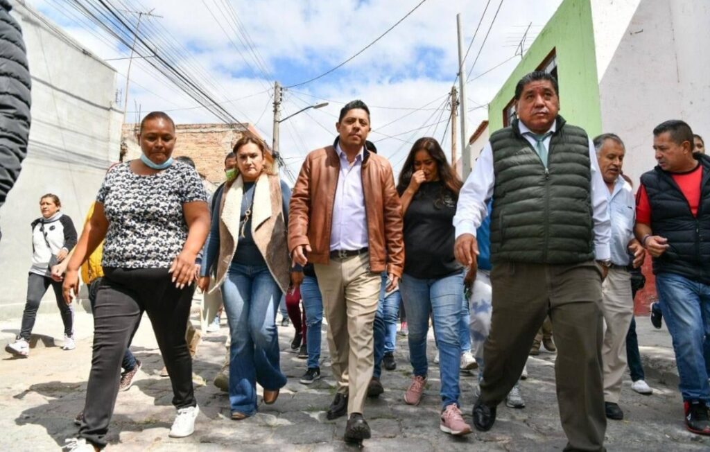 Regresa gobernador de SLP a barrio donde creció para mejorar condiciones de vida