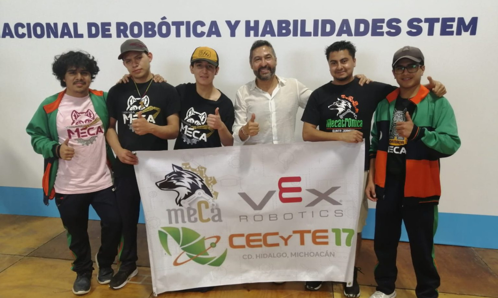 Alumnos de Cecytem logran primer lugar en campeonato nacional de robótica