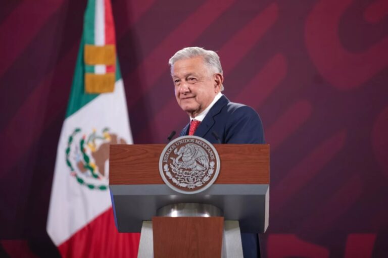 AMLO ofrece aumento a burócratas en 2024