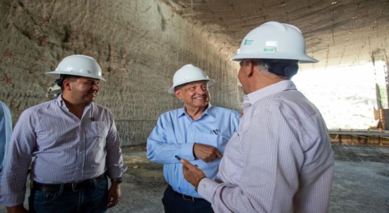 Supervisa AMLO obras en Jalisco