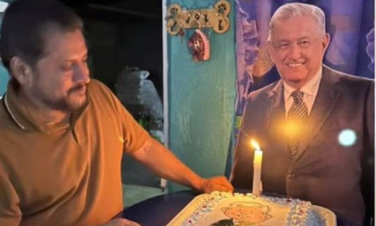 Hombre celebra su cumpleaños con temática del presidente López Obrador