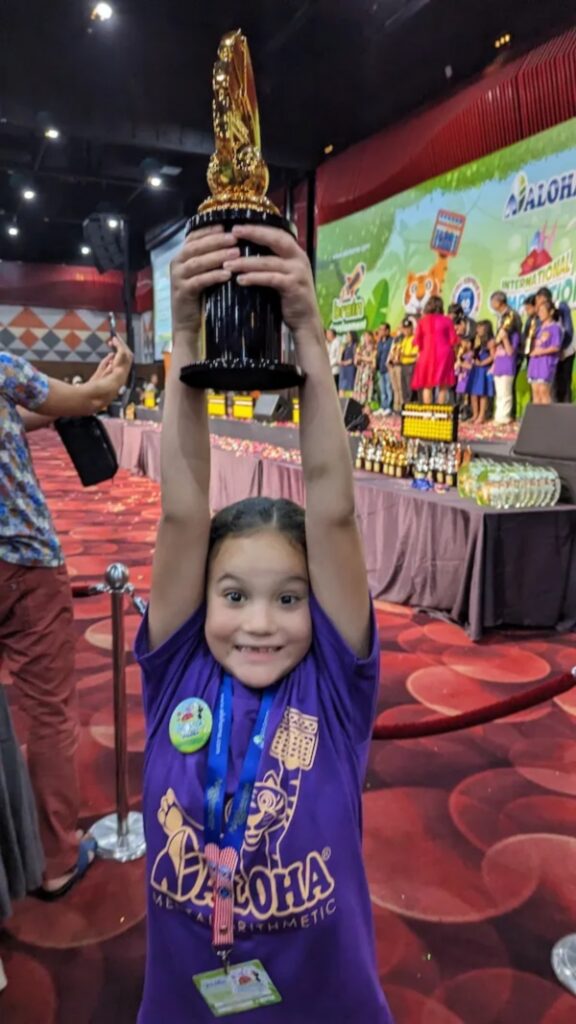 Gana el Campeonato Mundial de Cálculo una menor mexicana de 7 años