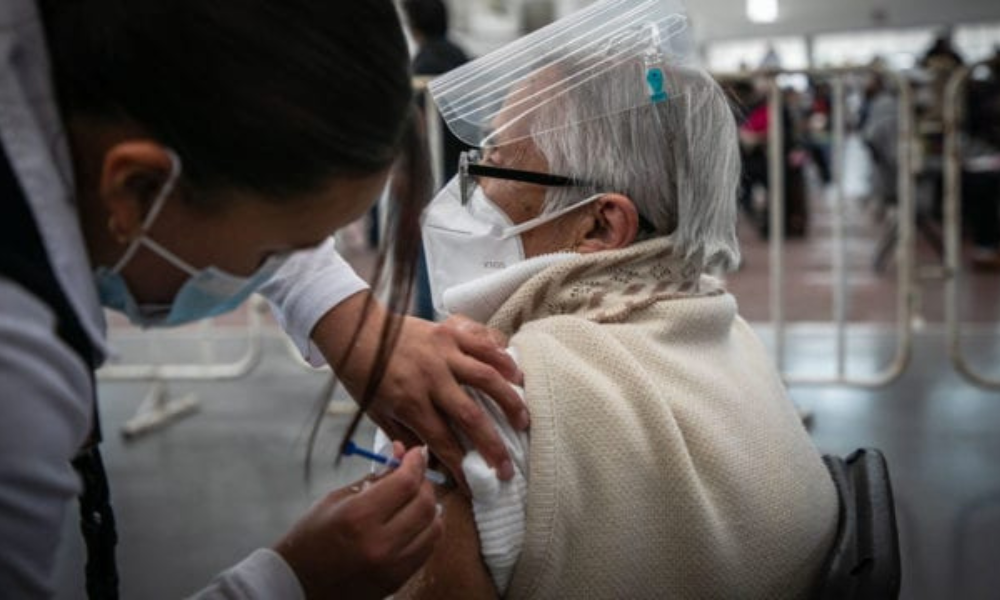 México avanza en campaña de vacunación contra influenza y COVID-19