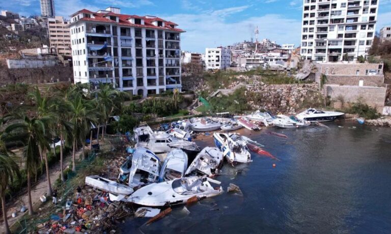 Después del huracán Otis, López Obrador busca reactivar el turismo y reconstruir Acapulco