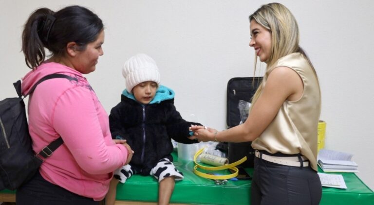 Ruth González Silva entrega 200 prótesis para personas con discapacidad en San Luis Potosí