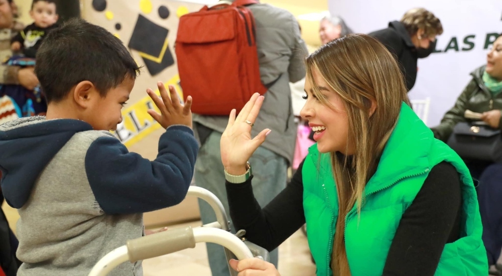Ruth González Silva realiza entrega de prótesis a personas con discapacidad